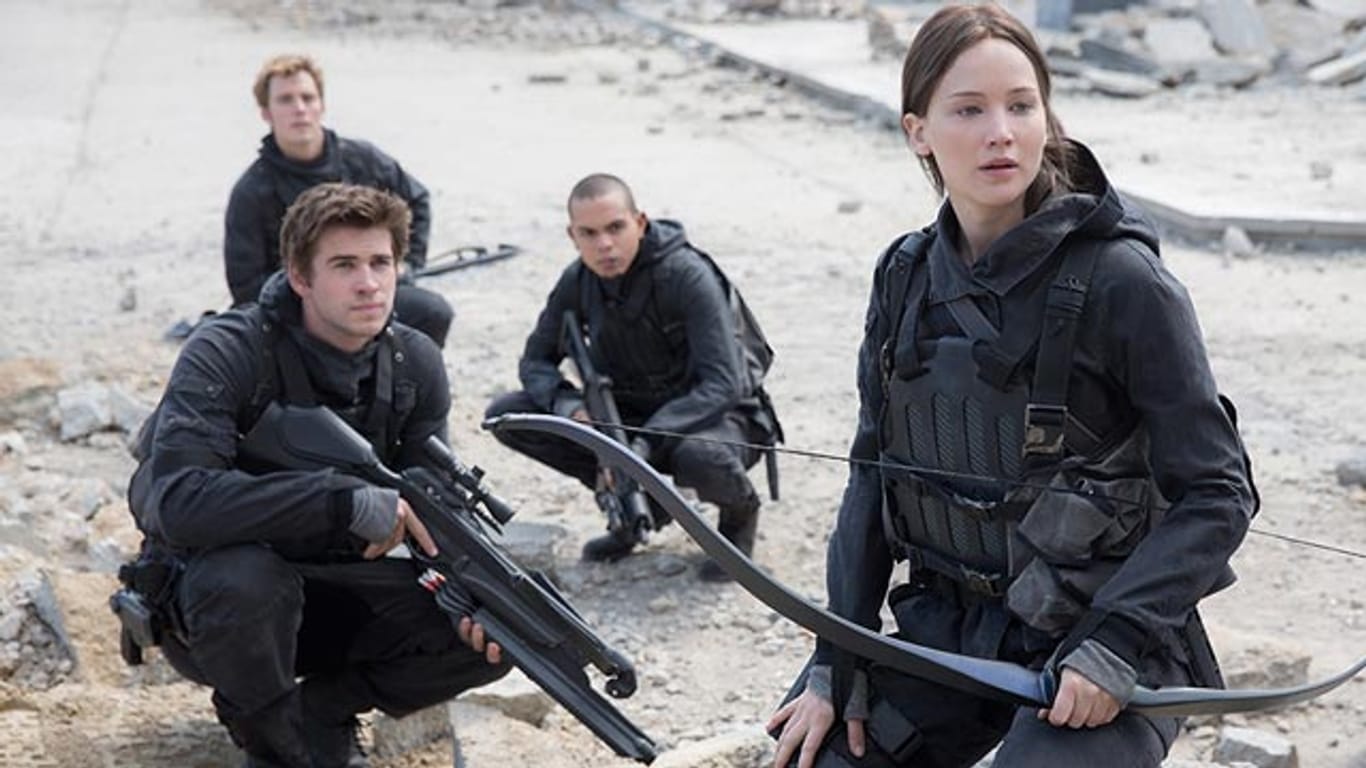 Katniss Everdeen (Jennifer Lawrence) und ihre Mitstreiter ziehen in den Krieg gegen Präsident Snow.