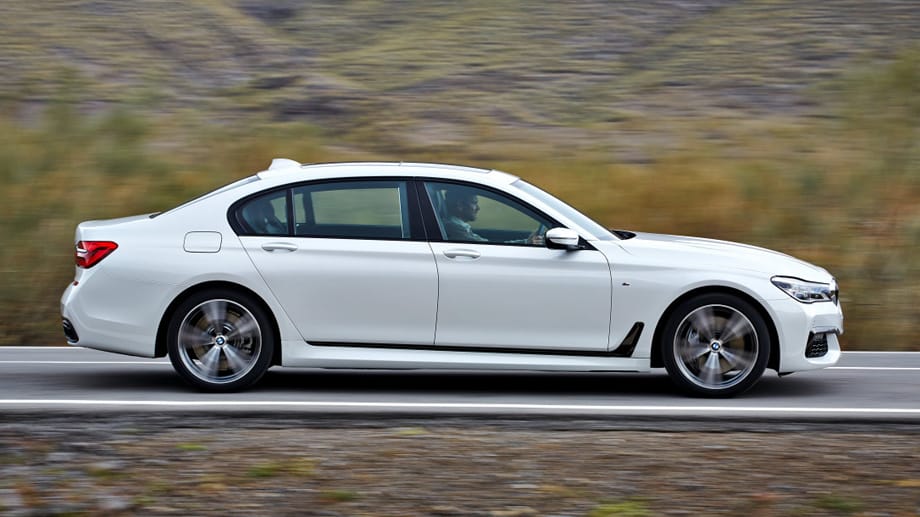Optional gibt es Allradantrieb und Allradlenkung im BMW 7er.