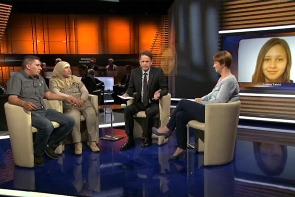Bewegender Auftritt: Luljetas Eltern bitten ihre Tochter in der TV-Sendung "Aktenzeichen XY" um die Rückkehr nach Hause.