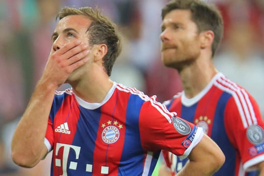 Bei Mario Götze (li.) läuft der Vertrag 2017 aus. Bei Xabi Alonso endet der Kontrakt im Sommer 2016.