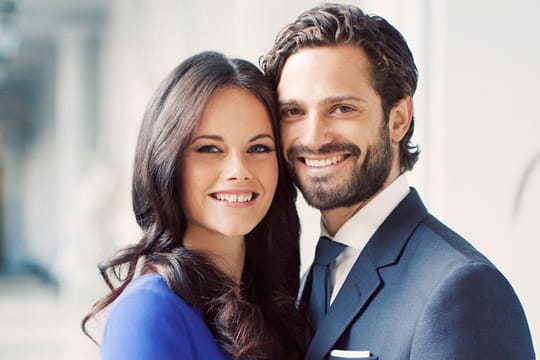 "Wir sind sehr gespannt. Und ein bisschen angespannt", verrieten Schweden-Prinz Carl Philip und Sofia Hellqvist im Vorfeld ihrer Trauung in einem Interview.