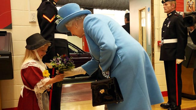 Maisie Gregory wird den Besuch von Queen Elizabeth II. in Cardiff so schnell wohl nicht vergessen. Maisie Gregory wird den Besuch von Queen Elizabeth II. in Cardiff so schnell wohl nicht vergessen.