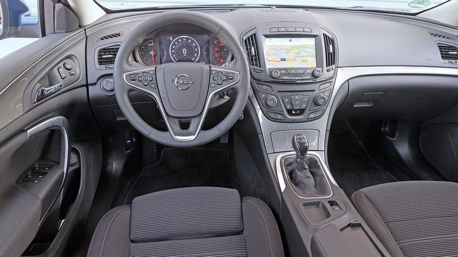 Der deutlich enger geschnittene Opel Insignia verfügt über einen Normsitzraum von nur 720 mm.