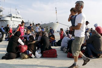 Syrische Flüchtlinge sind in Augusta angekommen. Die Hafenstadt auf Sizilien ist ein Anlaufpunkt tausender Menschen, die aus ihren Heimatländern fliehen.