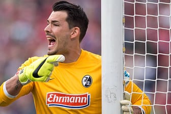 Torwart Roman Bürki wechselt vom SC Freiburg zu Borussia Dortmund.