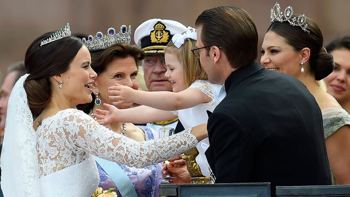 Prinzessin Estelle gratuliert ihrer Tante Sofia zur Hochzeit.