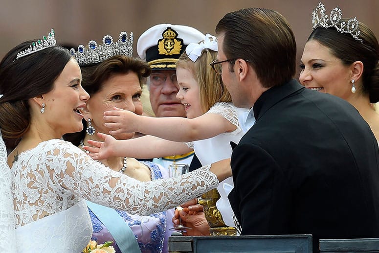 Prinzessin Estelle gratuliert ihrer Tante Sofia zur Hochzeit.