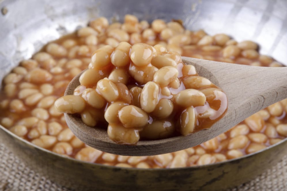 Ob mit oder ohne Fleisch: Die charakteristische süßliche Tomatensoße verleiht Baked Beans das besondere Aroma.