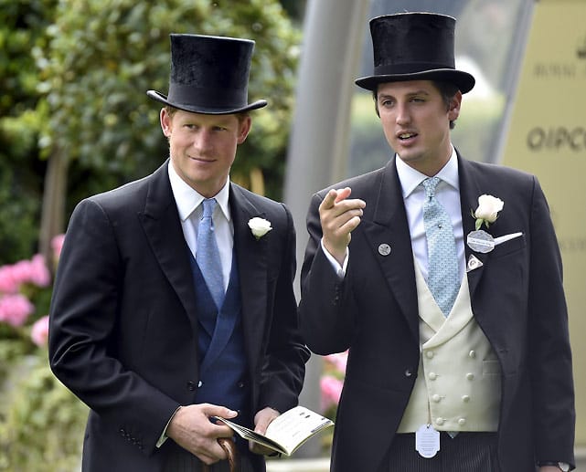 Die königliche Familie lässt sich in Ascot blicken: Prinz Harry mit seinem Freund Jake Warren.