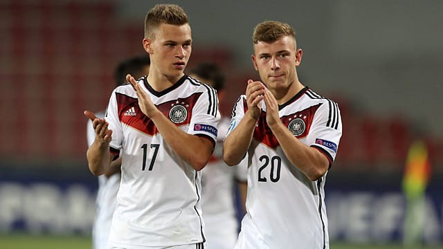 Joshua Kimmich (li.) und Max Mayer (re.) sind neben Serge Gnabry die einzigen Spieler im deutschen EM-Kader, die tatsächlich noch jünger als 21 Jahre sind. Joshua Kimmich (li.) und Max Mayer (re.) sind neben Serge Gnabry die einzigen Spieler im deutschen EM-Kader, die tatsächlich noch jünger als 21 Jahre sind.