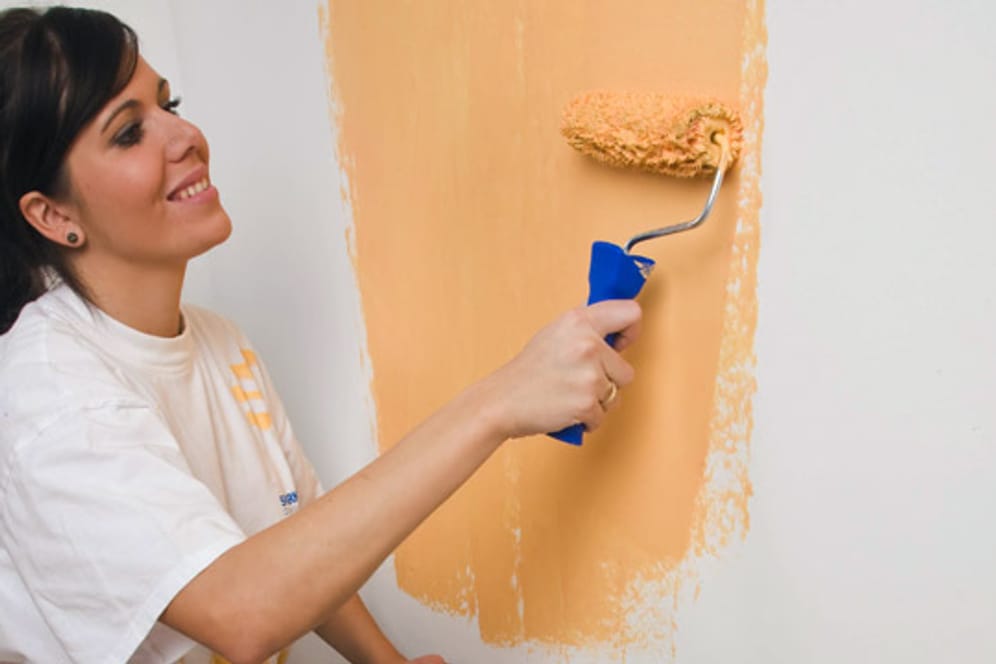Mit der richtigen Wandfarbe können Sie Zimmer größer oder kleiner, höher oder niedriger wirken lassen.