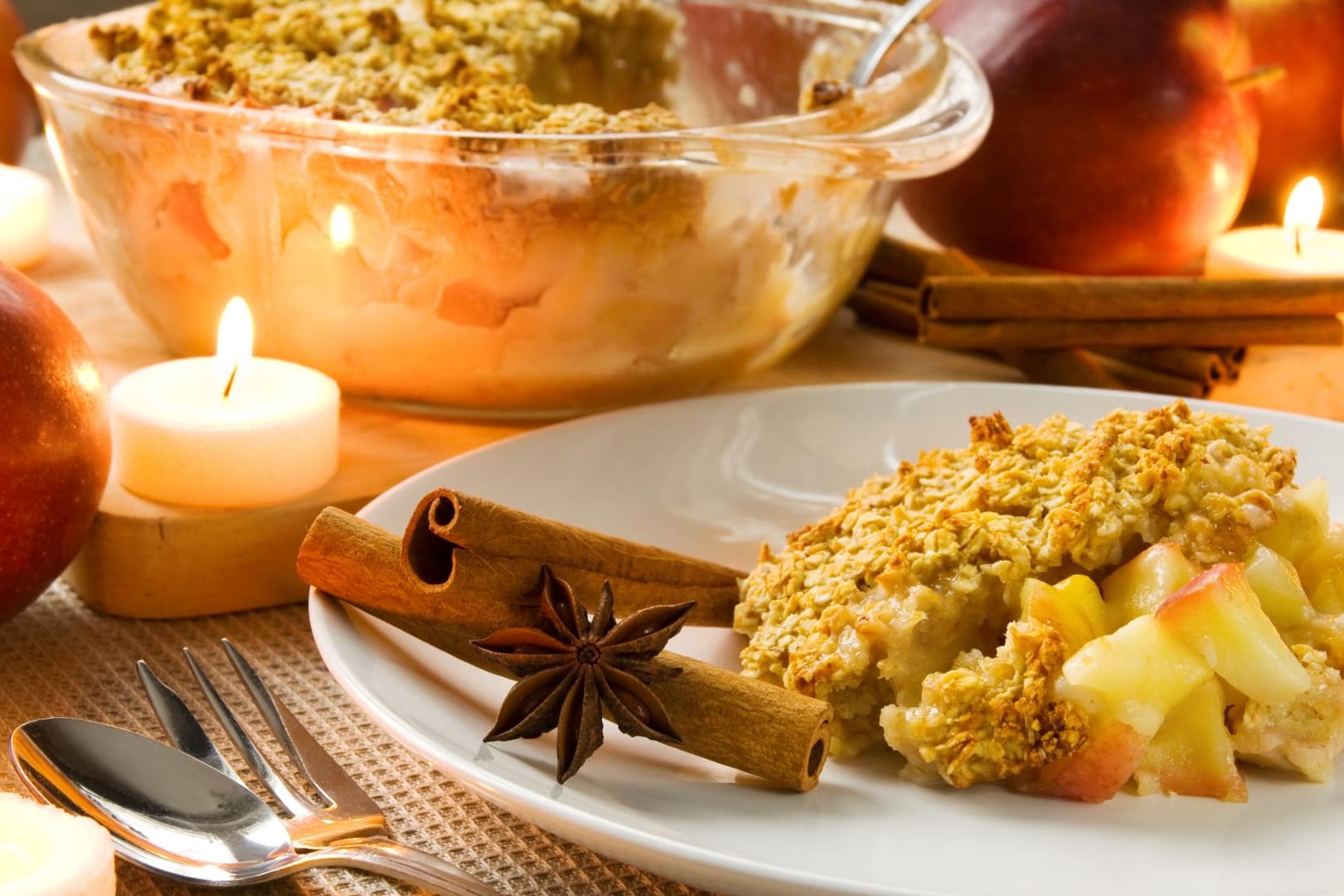 Apfel-Crumble begeistert durch seine süßlich-erfrischende Mischung.