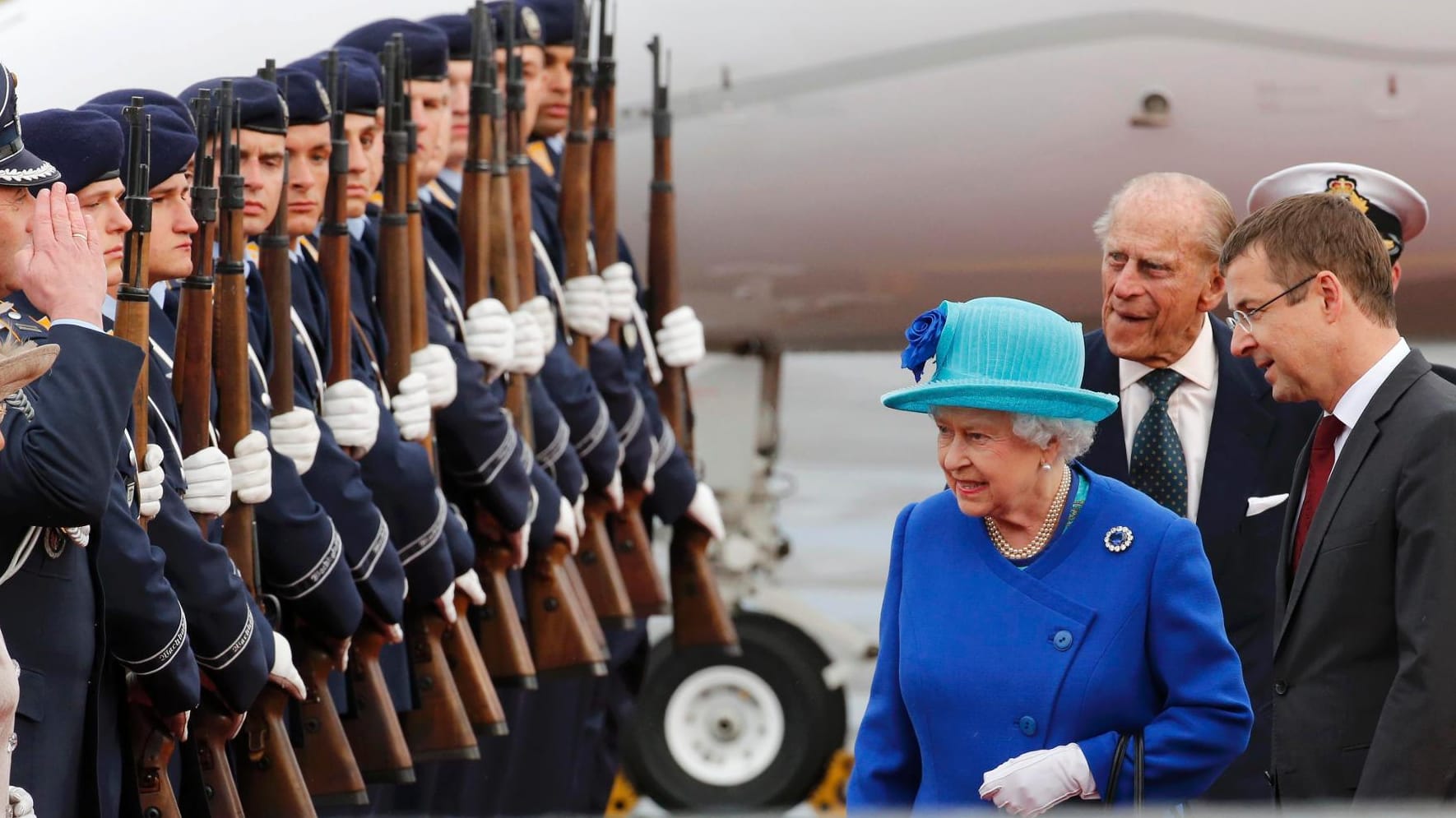 Königin Elizabeth II. und Prinz Philip kurz nach ihrer Ankunft in Berlin.