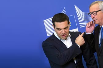 Juncker und Tsipras in Brüssel: Die Einigung im griechischen Schuldenstreit ist offenbar doch nicht so zum Greifen nahe, wie es zunächst noch ausgesehen hatte.