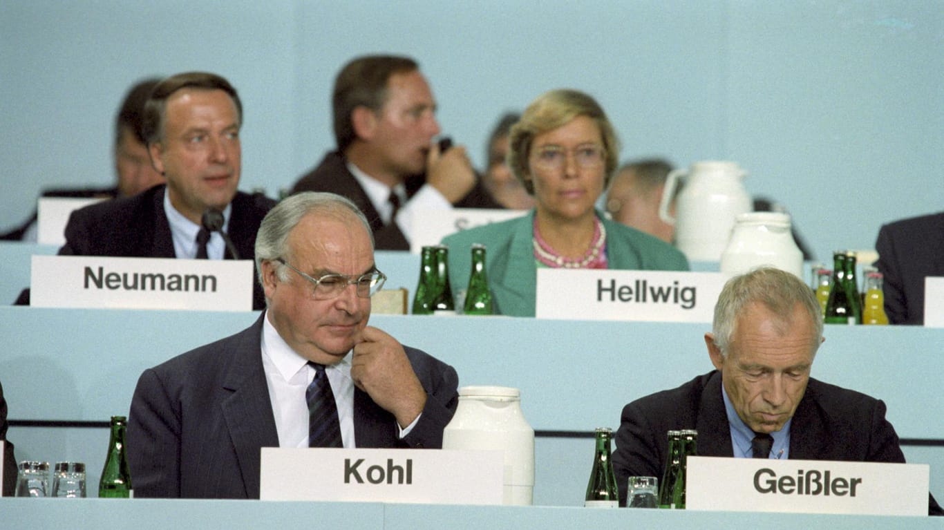 Aus Freunden wurde Feinde bis heute: Helmut Kohl und Heiner Geißler auf dem Mannheimer CDU-Parteitag 1989.