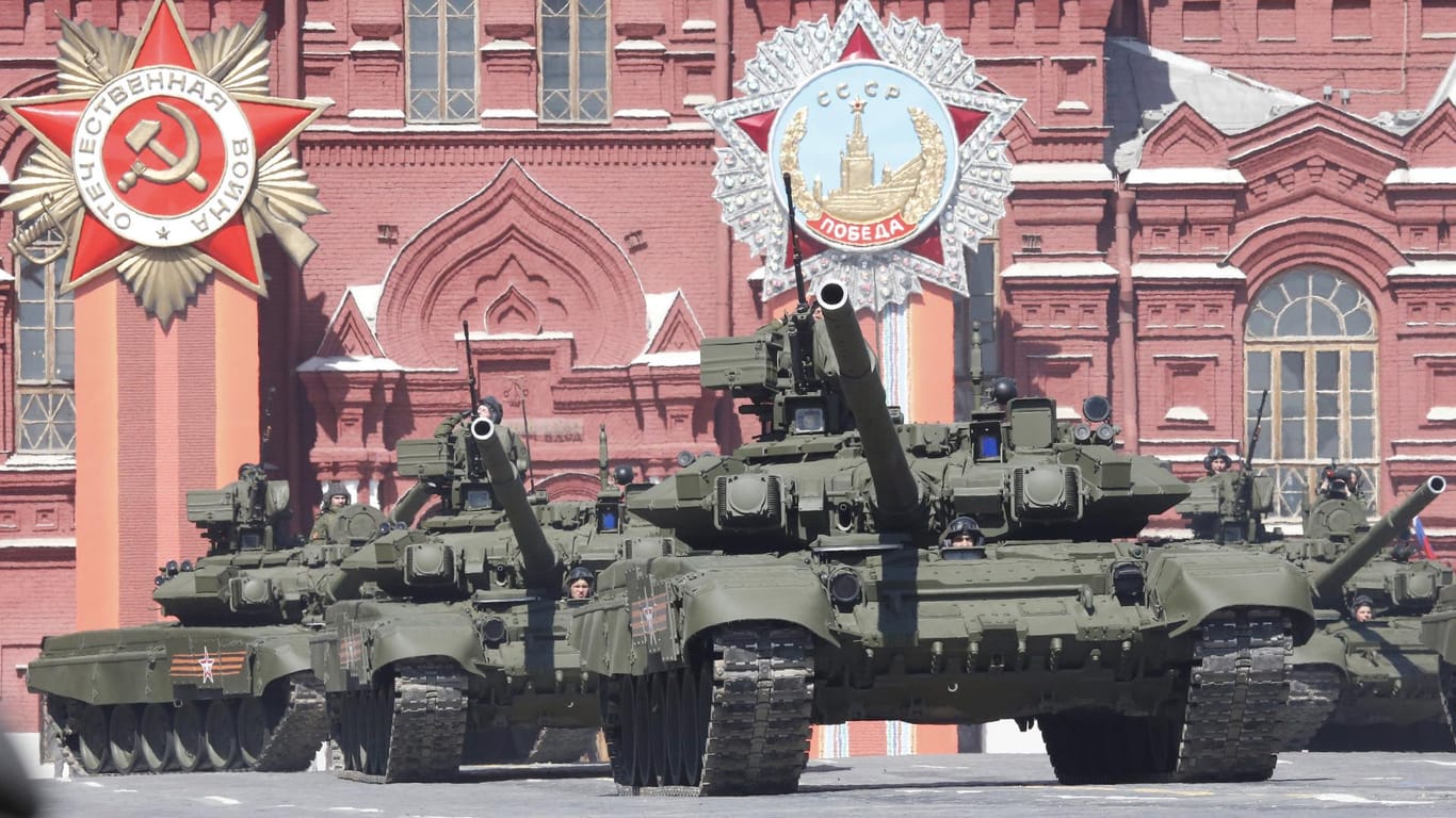 Russische Panzer während einer Parade in Moskau.