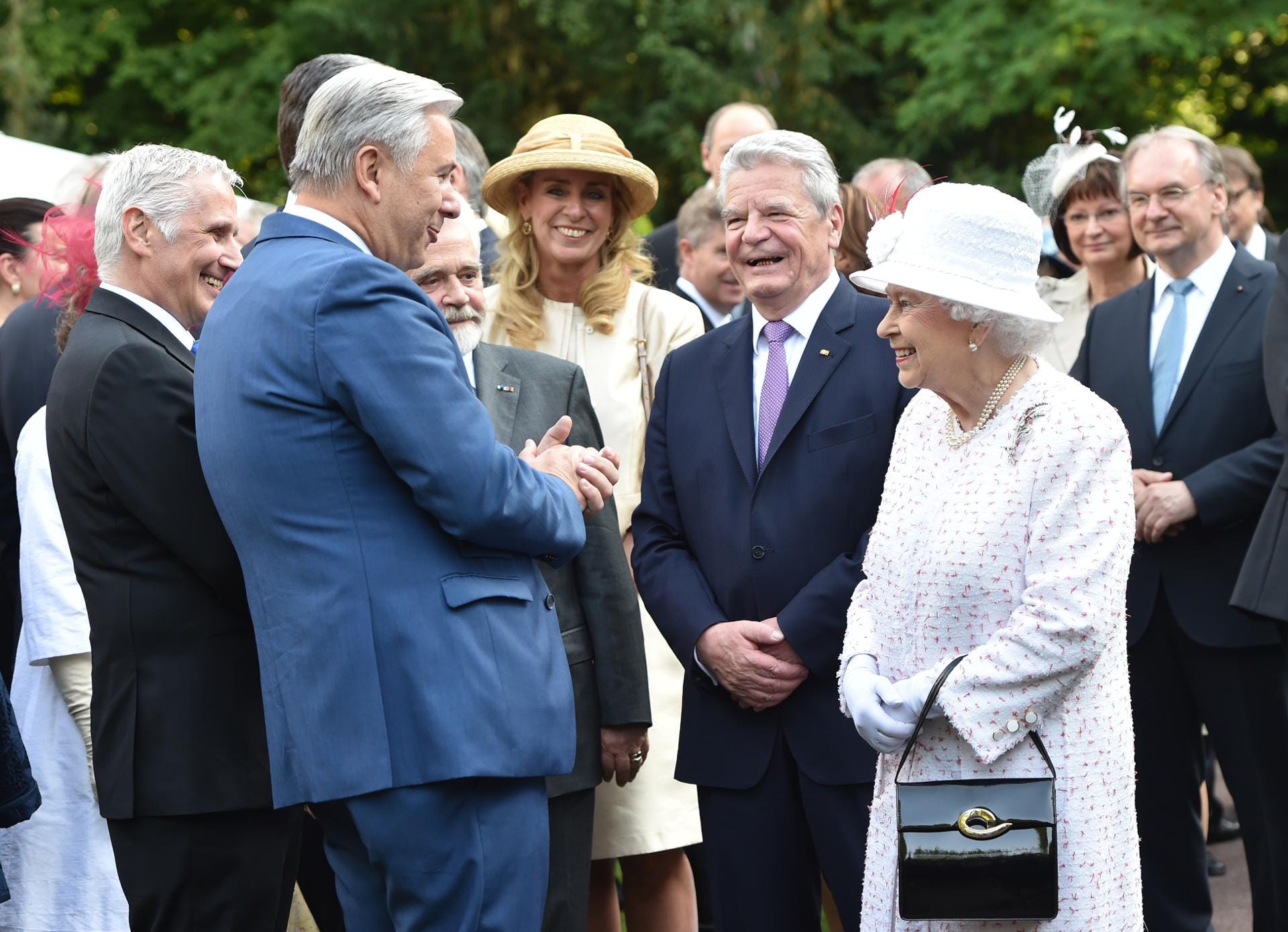 Der frühere Regierende Bürgermeister Berlins, Klaus Wowereit, ließ es sich nicht nehmen, die Feier für die Königin zu besuchen.