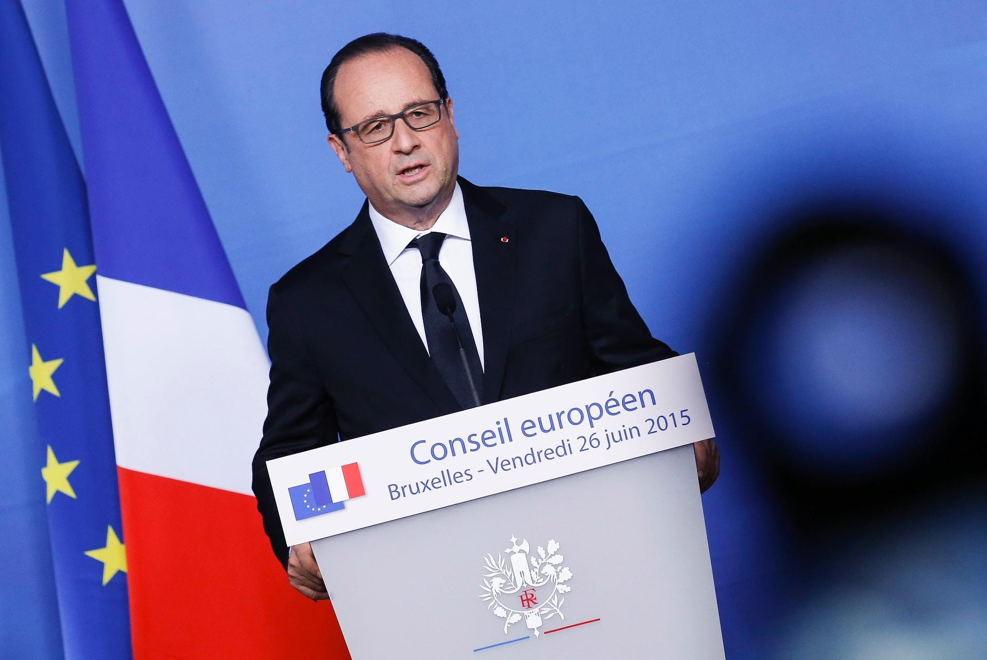 "Es gibt jetzt viele Emotionen, aber Emotionen können nicht die einzige Antwort sein", sagte der französische Präsident François Hollande.