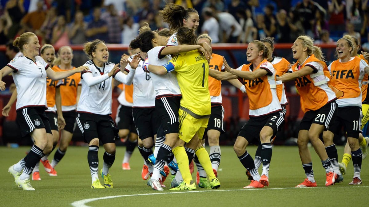 FrauenWM 2015 DFBTeam nach ElferKrimi im Halbfinale