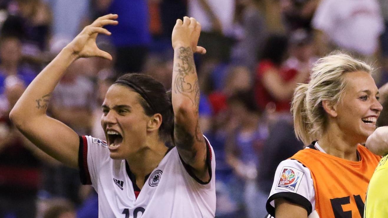 Dzsenifer Marozsan steht mit der Frauen-Nationalmannschaft im WM-Halbfinale. Dzsenifer Marozsan steht mit der Frauen-Nationalmannschaft im WM-Halbfinale.