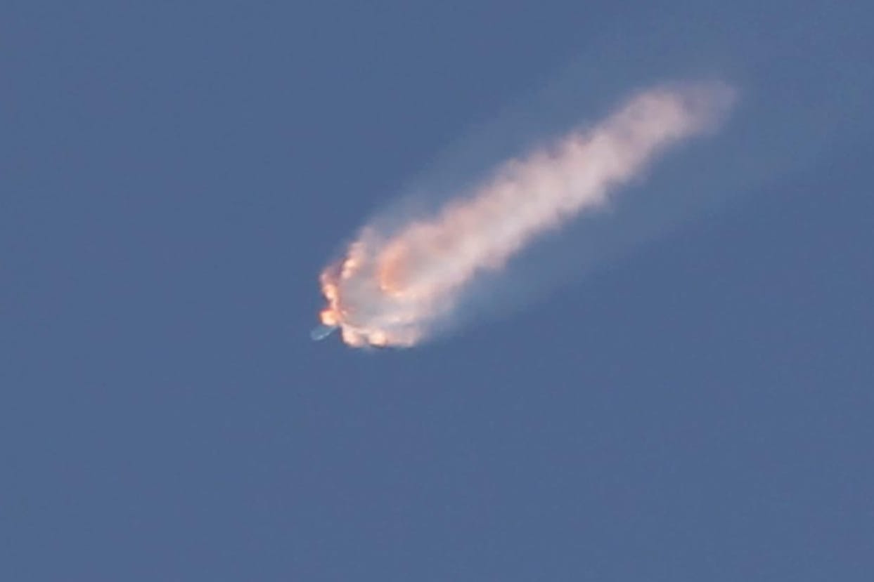 Cape Canaveral: Kurz nach dem Start explodieren Rakete und Frachter.