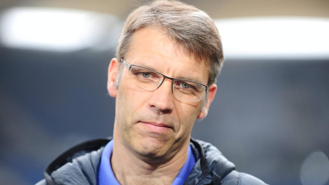 Die Transferpolitik von HSV-Sportchef Peter Knäbel und Co. sorgt für Kopfschütteln.