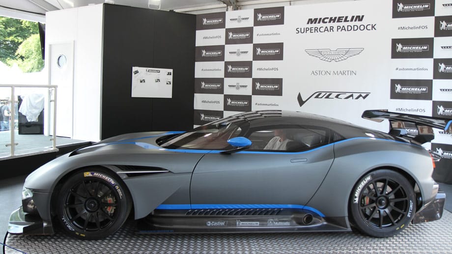 Viele Auto-Hersteller präsentierten in Goodwood ihre neuen Modelle erstmals einer breiten Öffentlichkeit – hier der Aston Martin Vulcan.