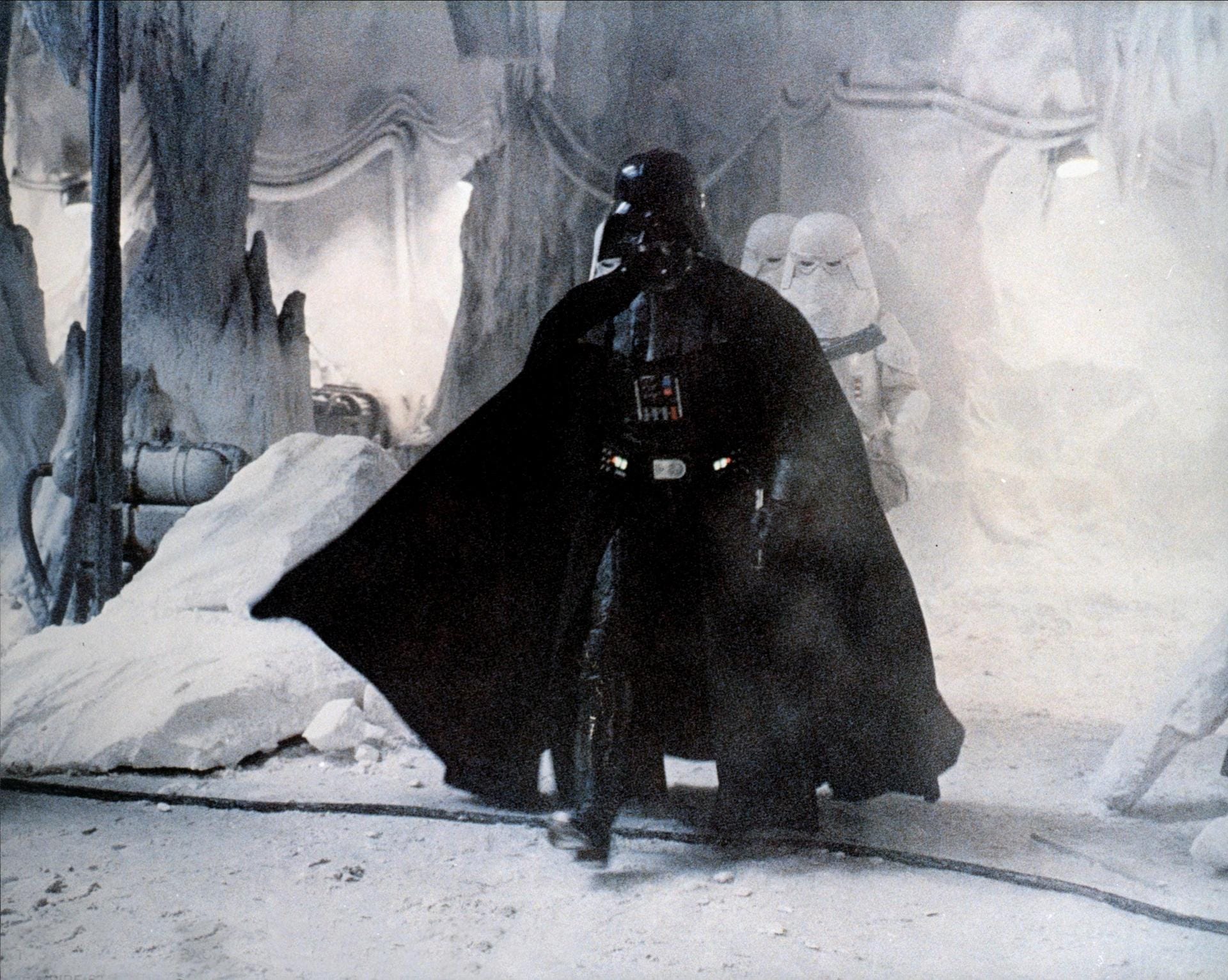 Platz 9: "Ich bin dein Vater". Auch wer noch nie einen "Star Wars"-Film gesehen hat, weiß, wer Darth Vader ist. Der Ruhm des fiesen Sith-Lords überragt sogar den seines eigenen Franchise noch einmal deutlich. An Han Solo kam aber nicht mal Vadder vorbei.