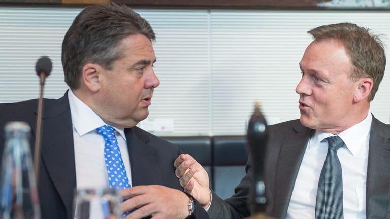 Entscheidende Frage: Wann hat Thomas Oppermann (rechts) durch SPD-Chef Sigmar Gabriel von der Edathy-Affäre erfahren.