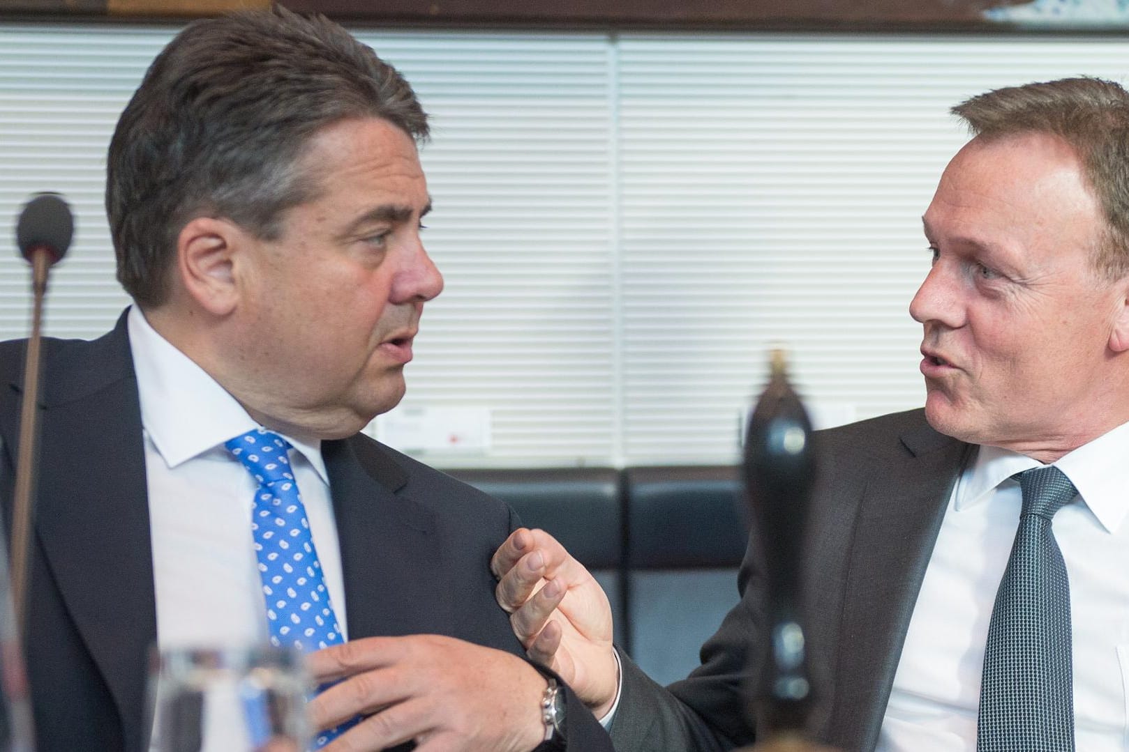 Entscheidende Frage: Wann hat Thomas Oppermann (rechts) durch SPD-Chef Sigmar Gabriel von der Edathy-Affäre erfahren.