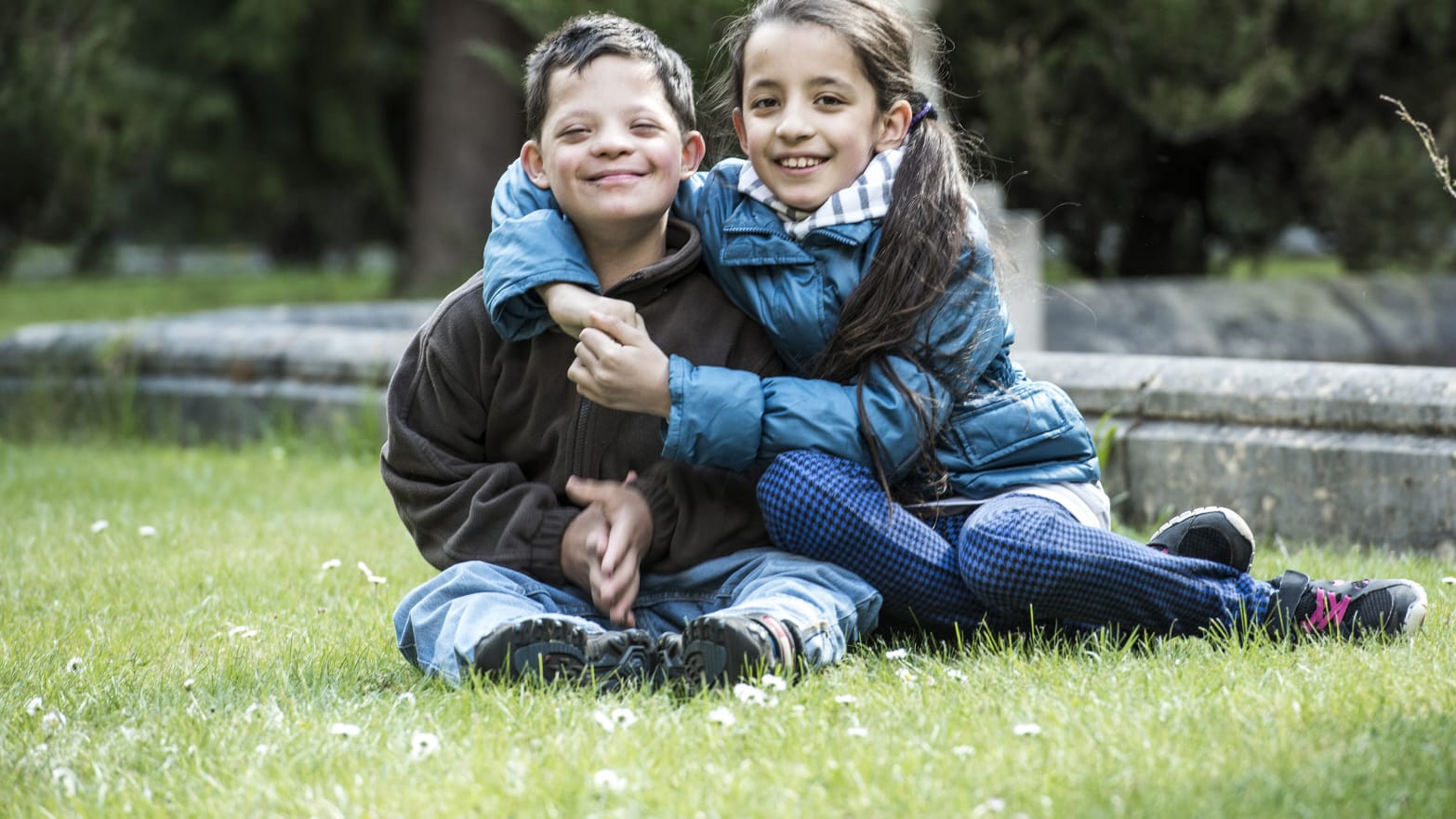 Yunus und Selin sind Zwillinge. Im Alltag muss das Mädchen oft zurückstecken, weil ihr Bruder mehr Zuwendung braucht.