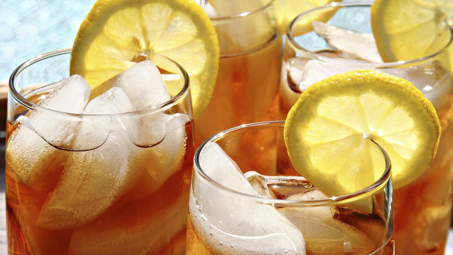 Kalte Drinks sind in der sommerlichen Hitze unverzichtbar. Kalte Drinks sind in der sommerlichen Hitze unverzichtbar.