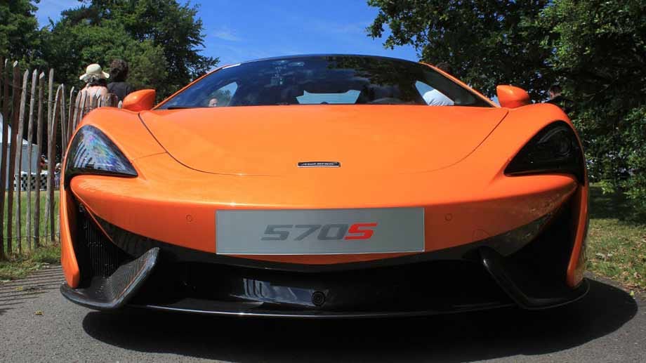 In nur 3,2 Sekunden ist der McLaren 100 km/h schnell. Der Bolide schafft Tempo 200 in nur 9,5 Sekunden. In nur 3,2 Sekunden ist der McLaren 100 km/h schnell. Der Bolide schafft Tempo 200 in nur 9,5 Sekunden.