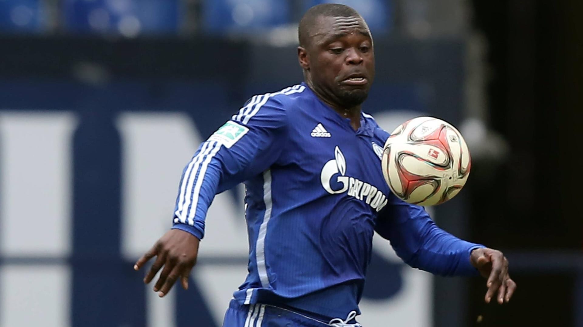 Gerald Asamoah im Februar bei der U23 des FC Schalke am Ball.