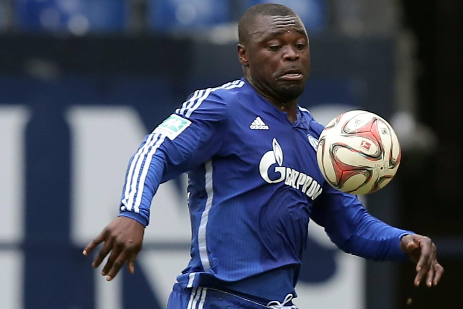 Gerald Asamoah im Februar bei der U23 des FC Schalke am Ball.