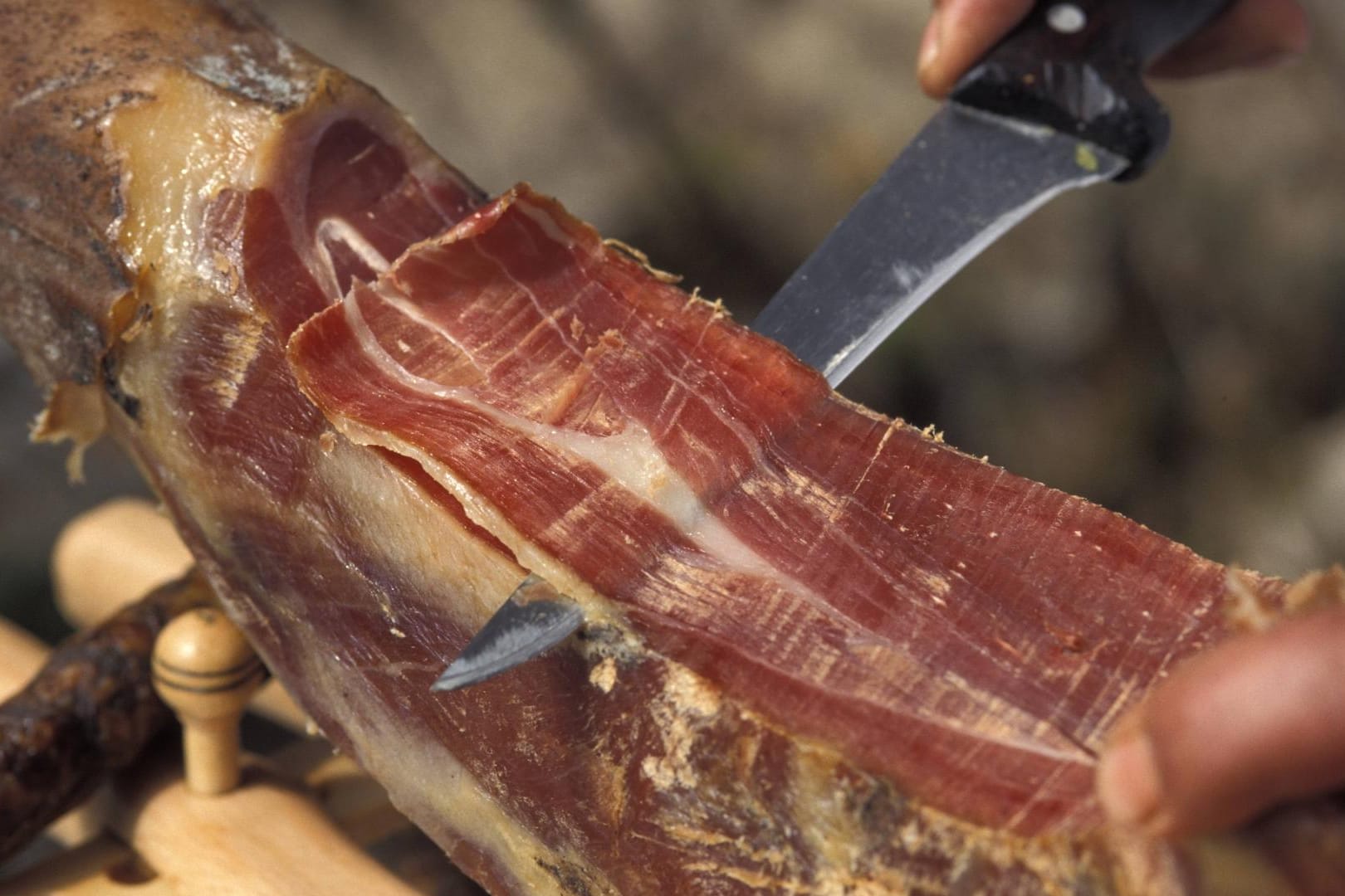 Italienischen Schinken sollte man am besten im Feinkostladen kaufen.