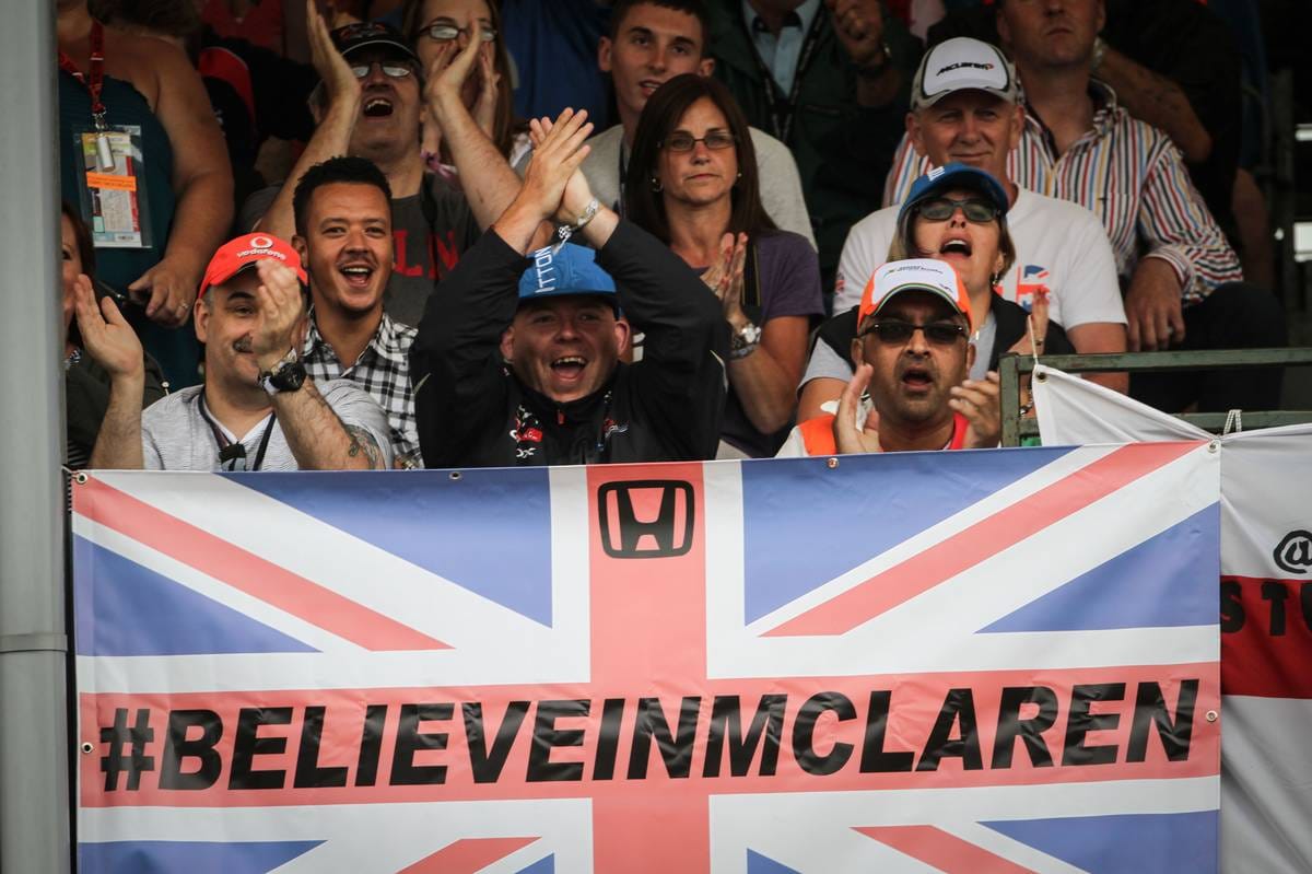 Trotz der Katastrophen-Saison halten die britischen Fans weiter zu McLaren.