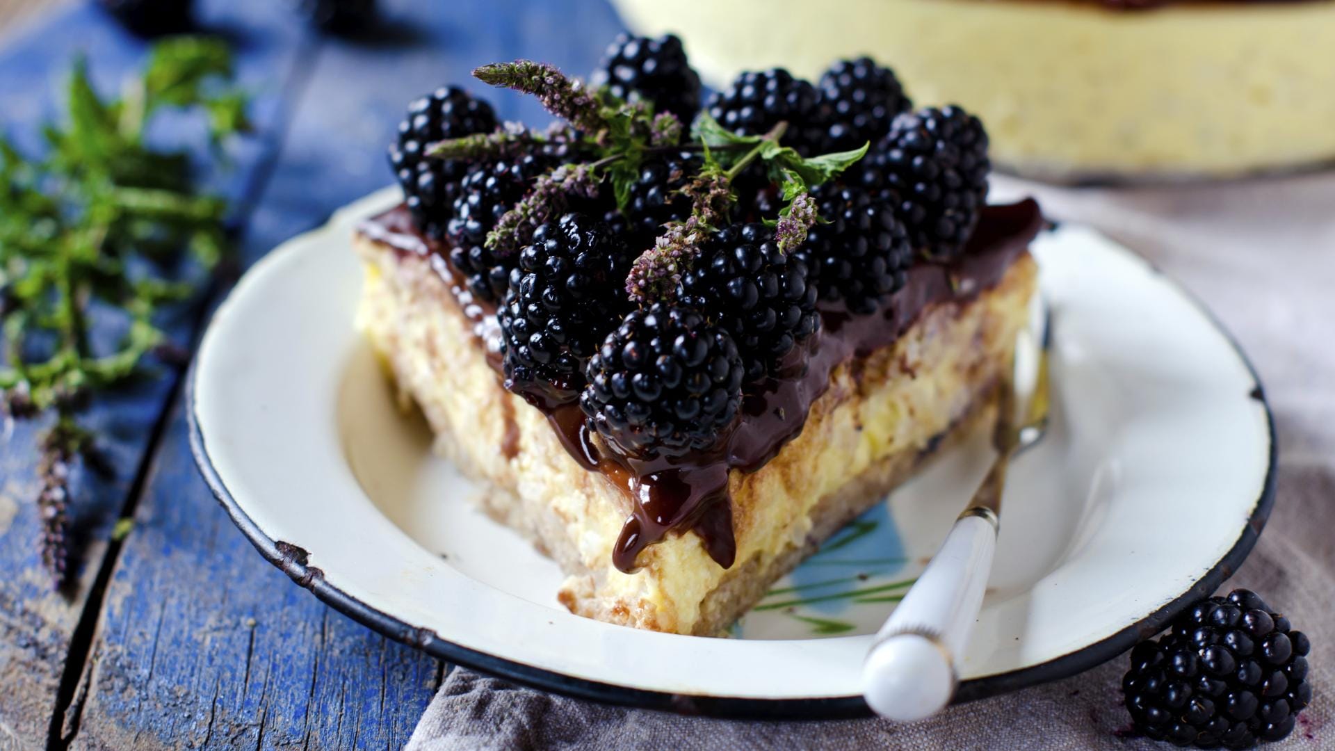 Mit dem leckeren Brombeerkuchen machen Sie Gästen bestimmt eine Freude.