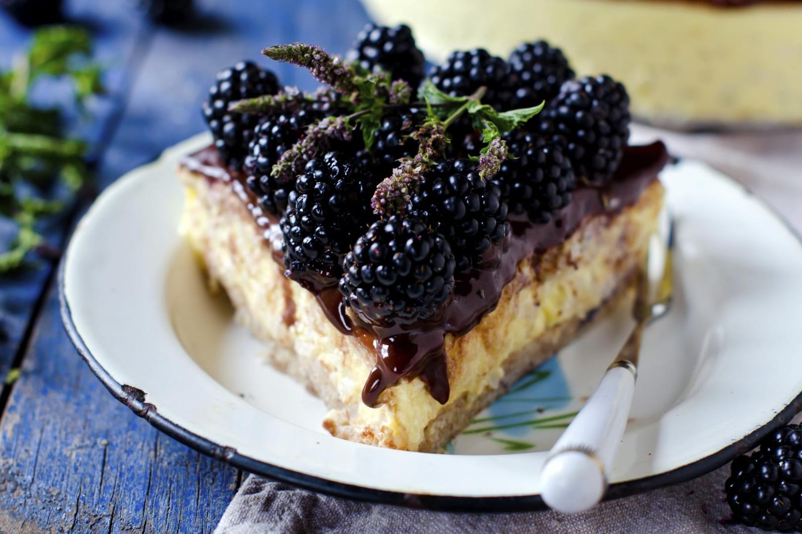 Mit dem leckeren Brombeerkuchen machen Sie Gästen bestimmt eine Freude.