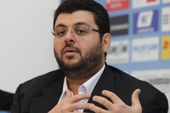 Investor Hassan Ismaik bei einer Pressekonferenz in München.
