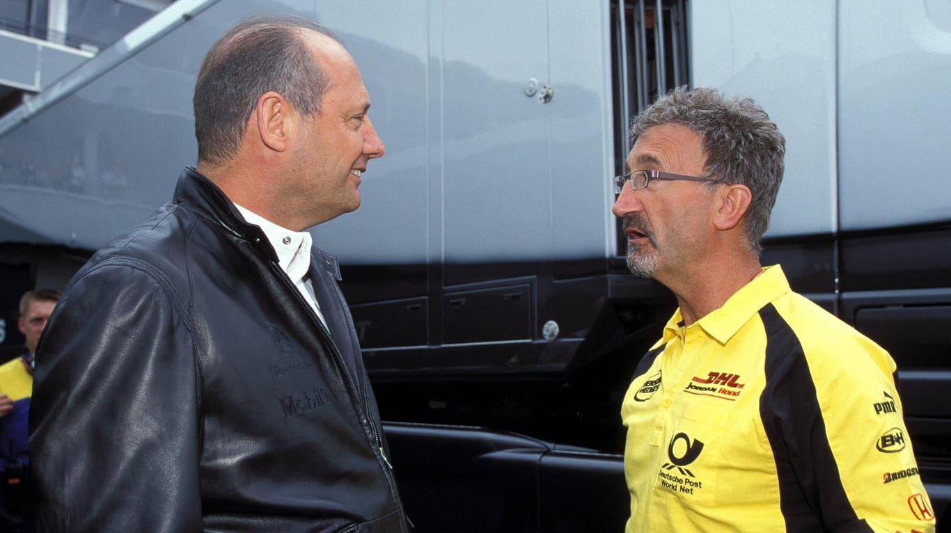 McLaren-Teamchef Ron Dennis (li.) und Eddie Jordan sind schon lange mit dem Formel-1-Zirkus verbunden. Dieses Bild stammt vom Nürburgring 2002.