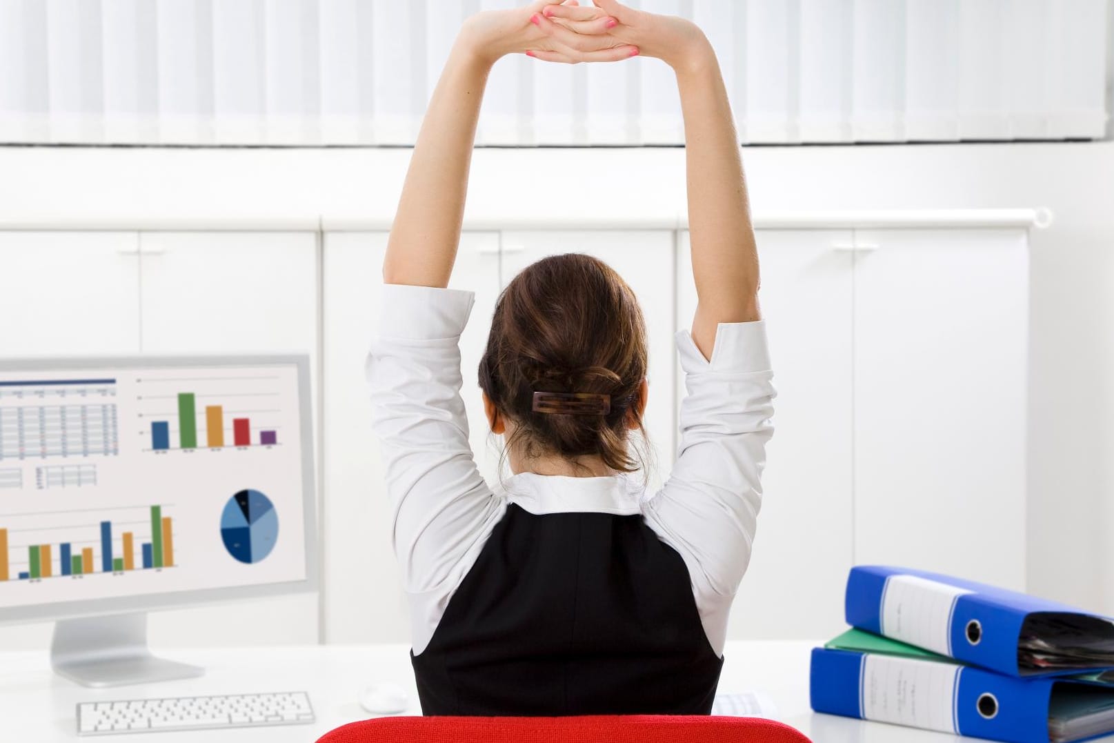 Kleine Übungen im Büro halten die Muskulatur fit.