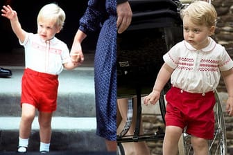 Wie geklont: Prinz George (r.) und sein Vater William im selben Alter.