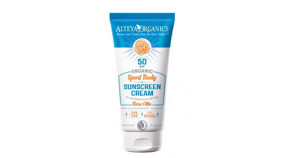 Die Organic Sunscreen Active Sports Cream von Alteya Organics (um 14 Euro bei Najoba) schützt mit einem LSF von 50 zuverlässig vor UVA- und UVB-Strahlen und ist bis zu 40 Minuten wasserfest.