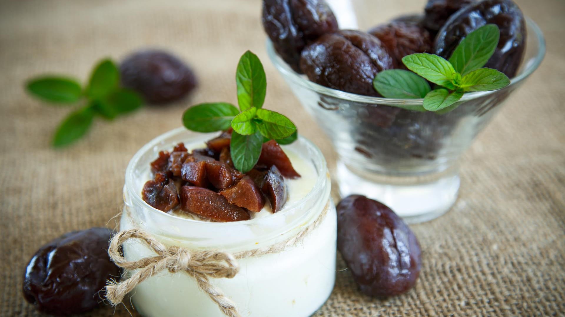 Trockenpflaumen sind eine gute Alternative zu anderen süßen Snacks zwischendurch und passen gut zu Joghurt oder Müsli.