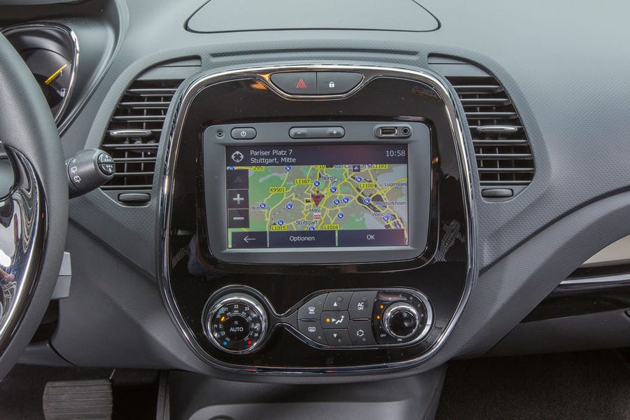 Renault Captur: Nur der digitale Radioempfang im Fiat bleibt dem Renault-Fahrer verwehrt.