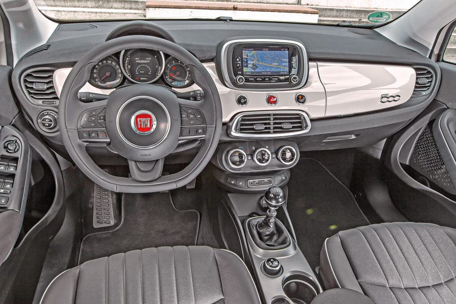 Fiat 500X: Große lackierte Flächen bringen Pep in den Innenraum.