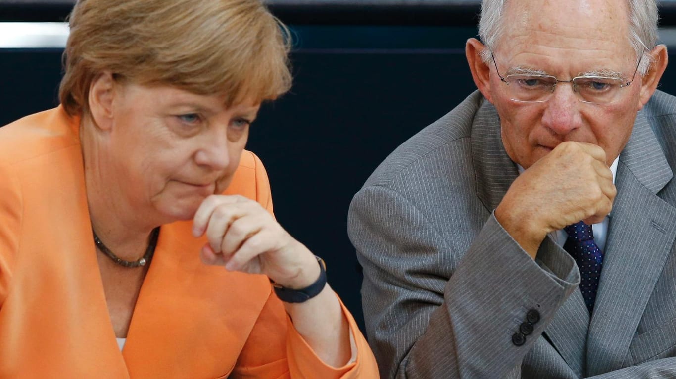 Angela Merkel und Wolfgang Schäuble: nicht begeistert, aber vorbereitet.