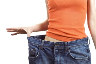 Viele Abnehmwillige scheitern an strengen Diäten. Ein mentales Training könnte für sie eine gute Alternative sein, die Pfunde zum Purzeln zu bringen.