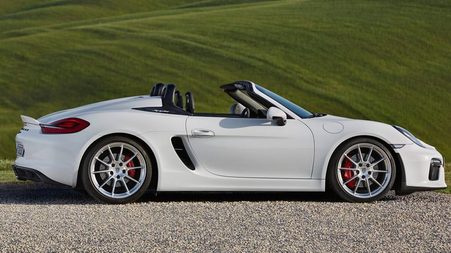 Der Porsche Boxster Spyder ist 4,41 Meter lang, 1,98 Meter breit und 1,26 Meter hoch. Der Porsche Boxster Spyder ist 4,41 Meter lang, 1,98 Meter breit und 1,26 Meter hoch.